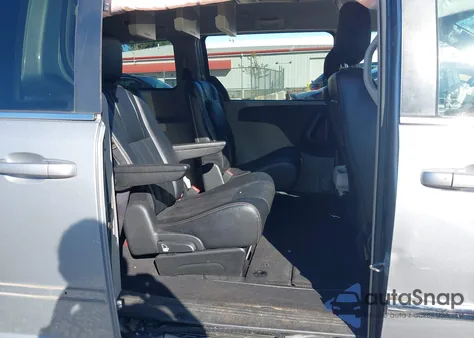 2015 Chrysler Town & Country Touring из США, поврежденный, VIN 2C4RC1BG9FR561214